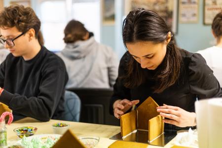 delavnica-carobne-medene-hiske (11)